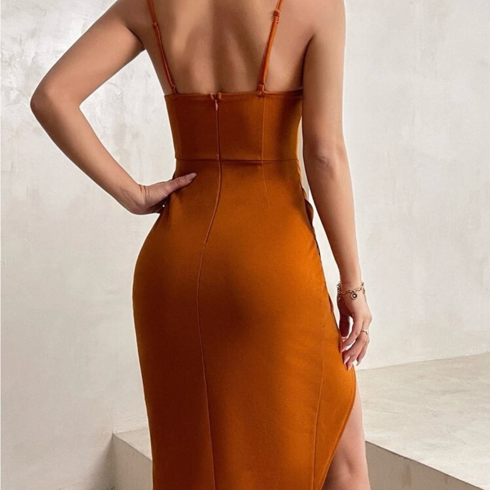Elegant Orange Sleeveless Dress - Picture 2 of 3